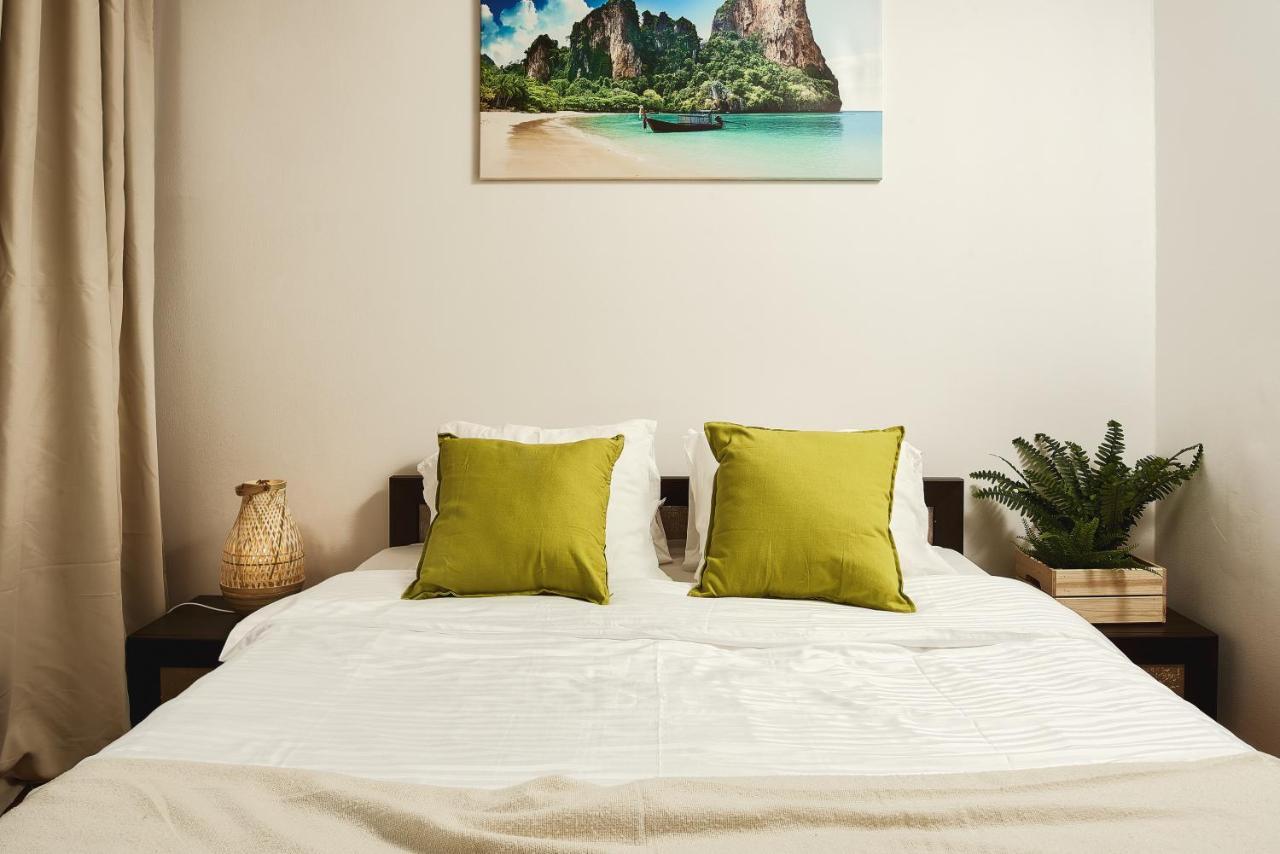Family Apartment With A Terrace On Aleje Jerozolimskie Варшава Екстериор снимка
