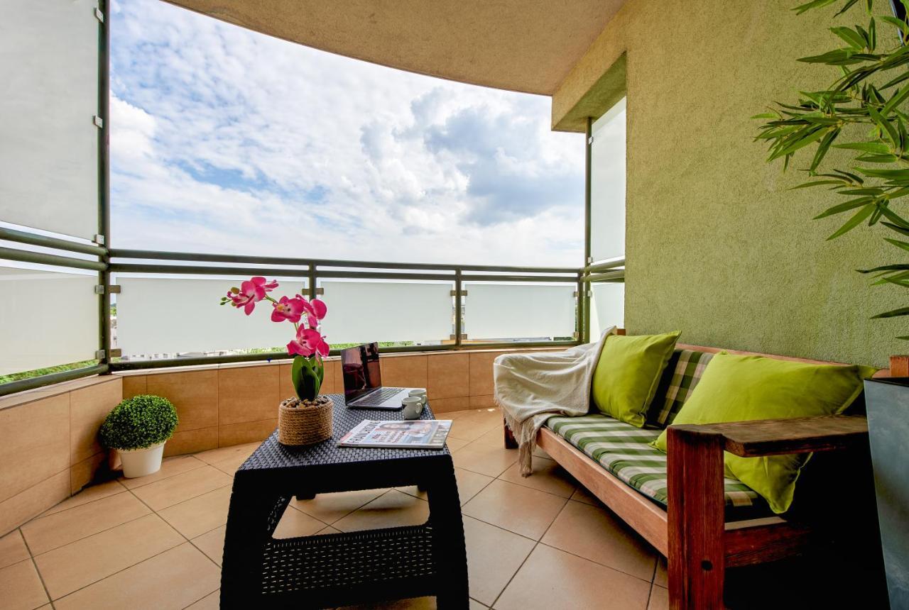 Family Apartment With A Terrace On Aleje Jerozolimskie Варшава Екстериор снимка