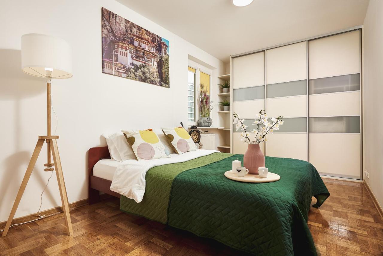 Family Apartment With A Terrace On Aleje Jerozolimskie Варшава Екстериор снимка