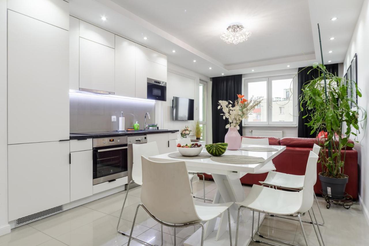 Family Apartment With A Terrace On Aleje Jerozolimskie Варшава Екстериор снимка