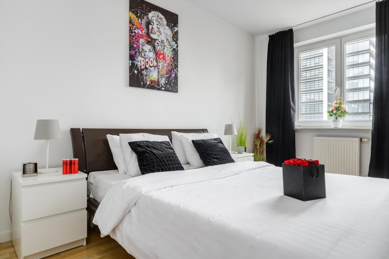 Family Apartment With A Terrace On Aleje Jerozolimskie Варшава Екстериор снимка