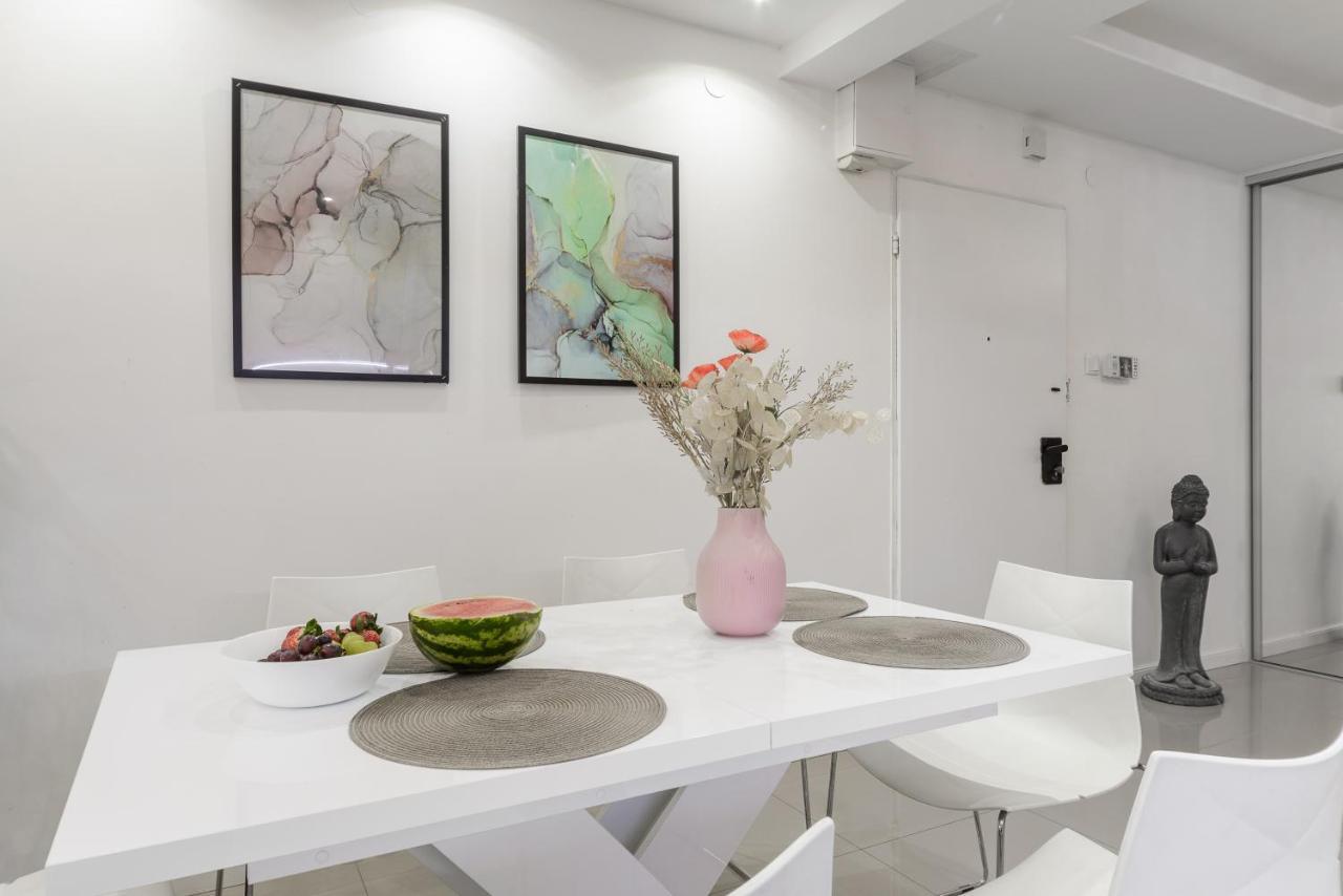 Family Apartment With A Terrace On Aleje Jerozolimskie Варшава Екстериор снимка