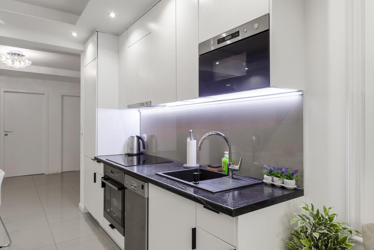 Family Apartment With A Terrace On Aleje Jerozolimskie Варшава Екстериор снимка