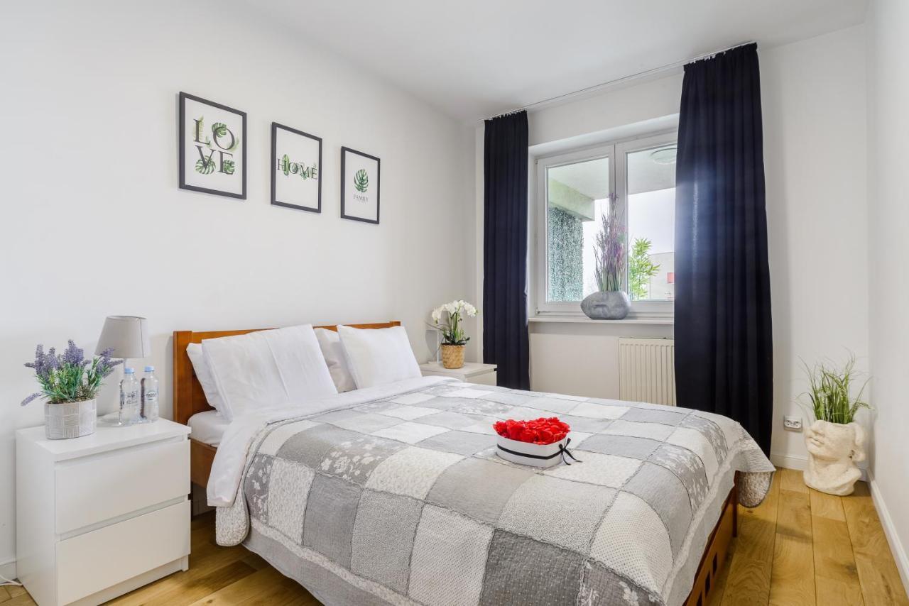 Family Apartment With A Terrace On Aleje Jerozolimskie Варшава Екстериор снимка
