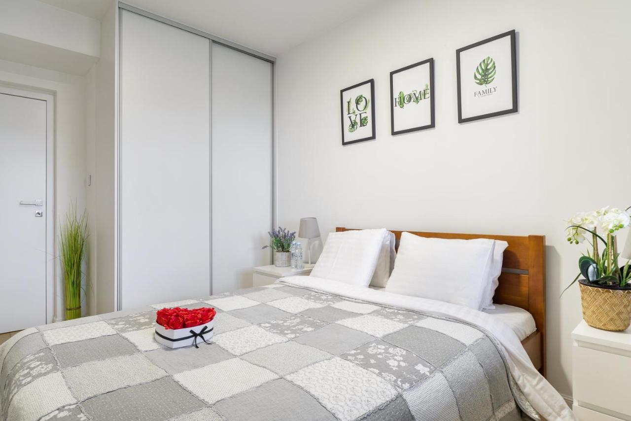 Family Apartment With A Terrace On Aleje Jerozolimskie Варшава Екстериор снимка
