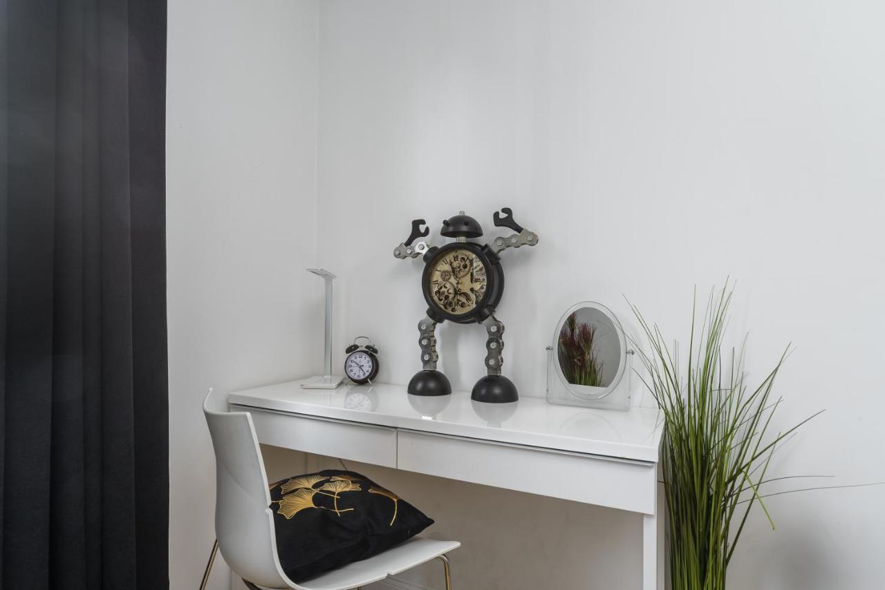 Family Apartment With A Terrace On Aleje Jerozolimskie Варшава Екстериор снимка